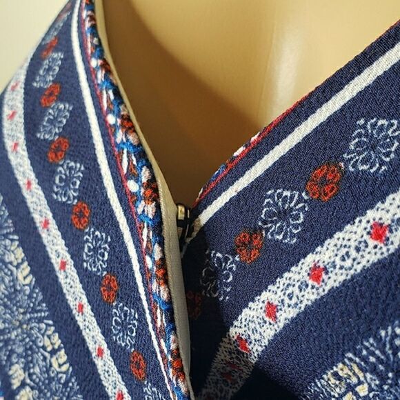 ColdâShoulder BorderâPrintâDress - Picture 10 of 13